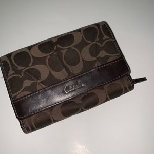 Coach Medium Corner Zip  Wallet